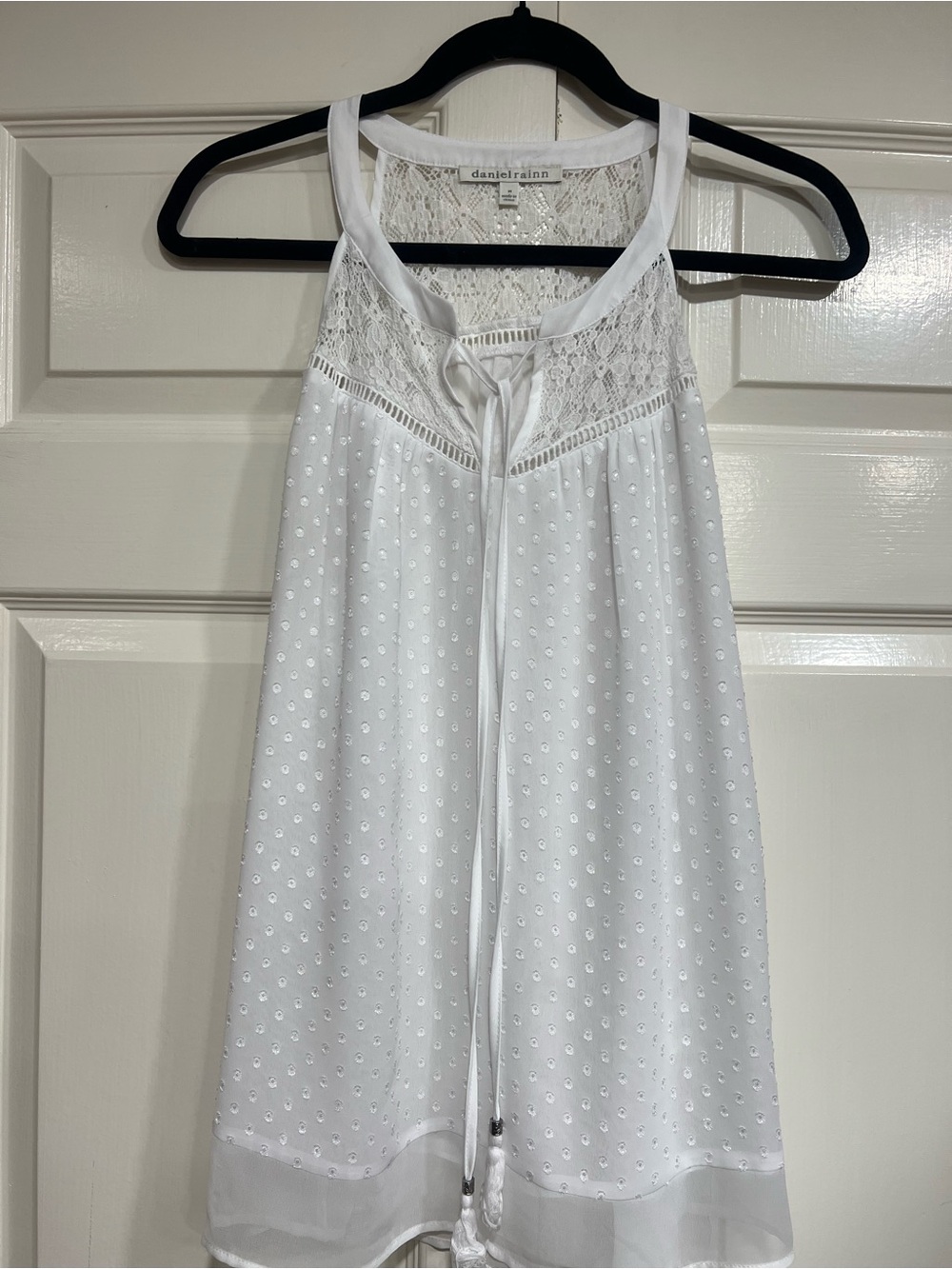 Daniel Rainn Womens Sleeveless White Blouse Size Medium NWOT